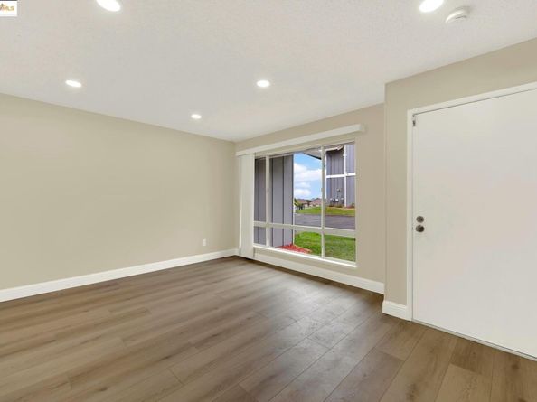 12 Park Ct, Richmond CA 94803
