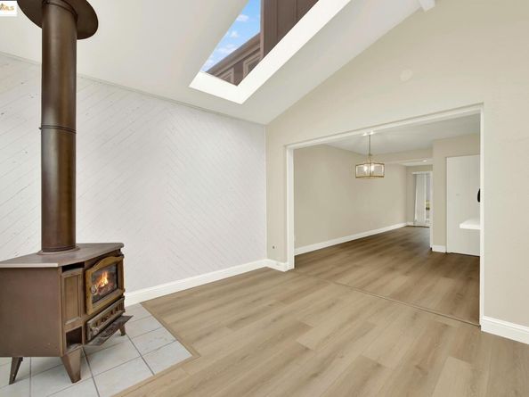 12 Park Ct, Richmond CA 94803