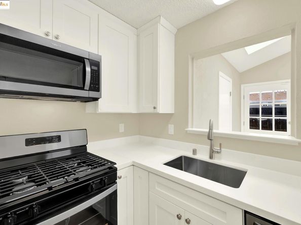 12 Park Ct, Richmond CA 94803