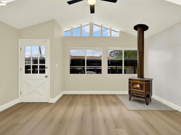 12 Park Ct, Richmond CA 94803
