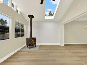 12 Park Ct, Richmond CA 94803