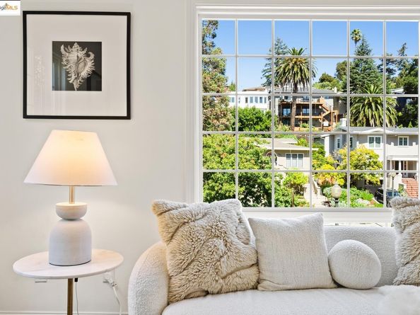 667 Mandana Blvd, Oakland CA 94610