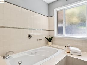 667 Mandana Blvd, Oakland CA 94610