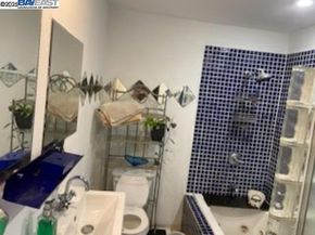 847 W 81St St, Los Angeles CA 90044