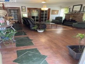 847 W 81St St, Los Angeles CA 90044