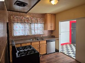 2818 Parker Ave, Oakland CA 94605
