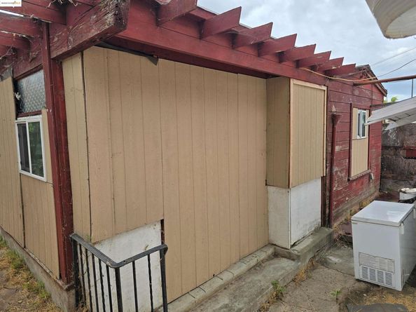 2818 Parker Ave, Oakland CA 94605