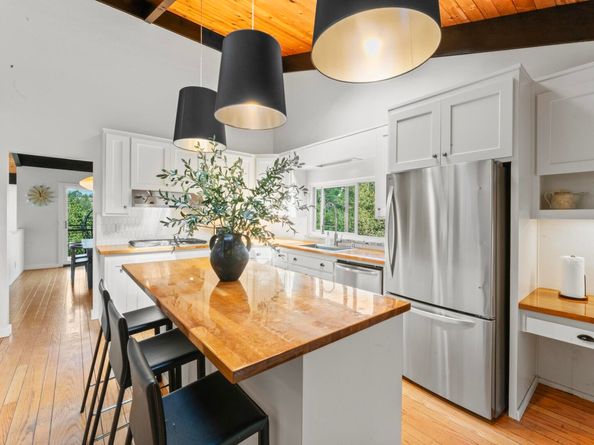 5821 Bagshotte Drive, Oakland CA 94611