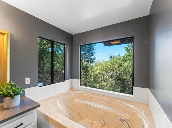 5821 Bagshotte Drive, Oakland CA 94611