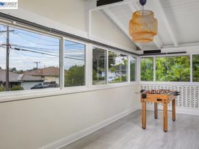 18650 Center St, Castro Valley CA 94546