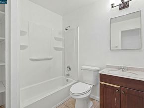 6719 Eastlawn St, Oakland CA 94621