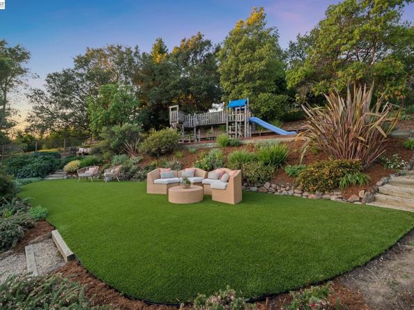 942 Aquarius Way, Oakland CA 94611