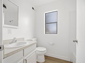 10933 Julius St D, Oakland CA 94605