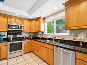 1014 Veterans Ct, Martinez CA 94553