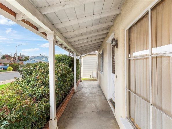 4105 Branson Dr, San Mateo CA 94403