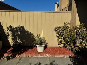 3211 Phoenix Ln, Alameda CA 94502