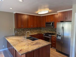 3211 Phoenix Ln, Alameda CA 94502