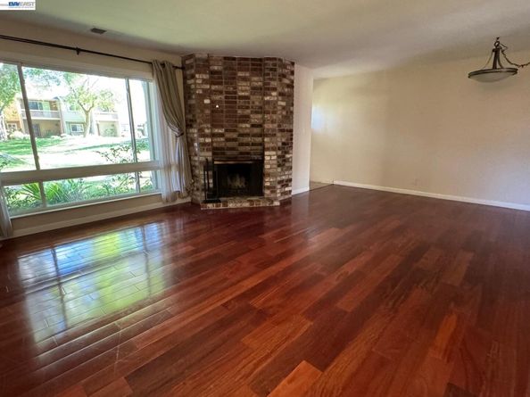 3211 Phoenix Ln, Alameda CA 94502