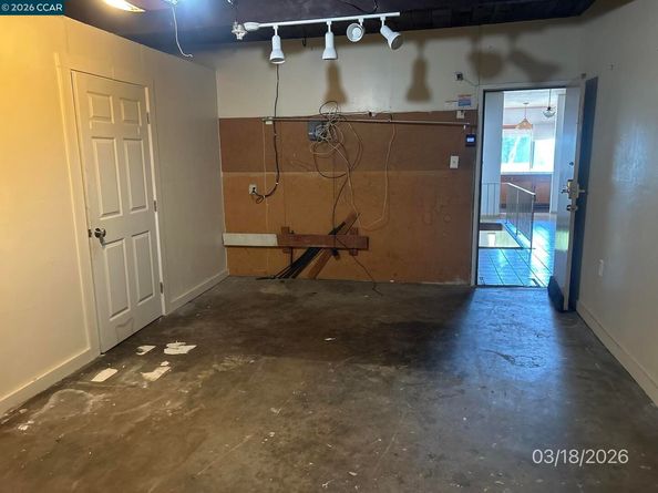 6233 Leona St, Oakland CA 94605