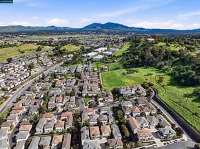 527 Falling Star Dr, Martinez CA 94553