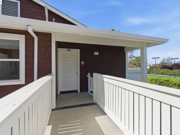 22 Marina Lakes Dr, Richmond CA 94804