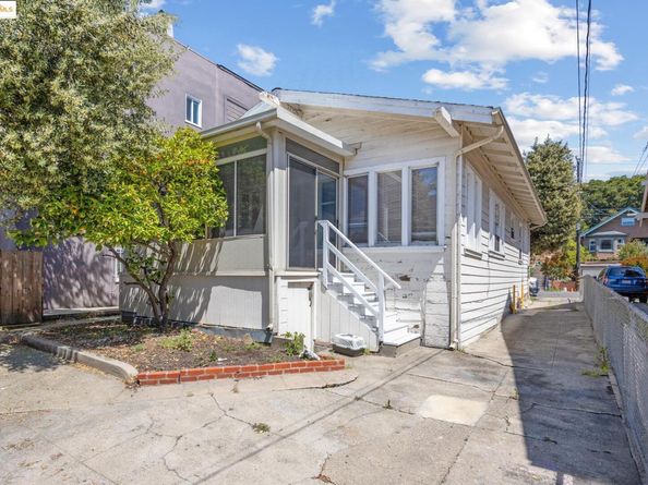 273 38th St, Oakland CA 94611