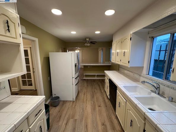 7608 Arthur St, Oakland CA 94605
