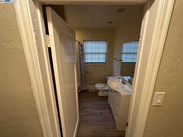 7608 Arthur St, Oakland CA 94605