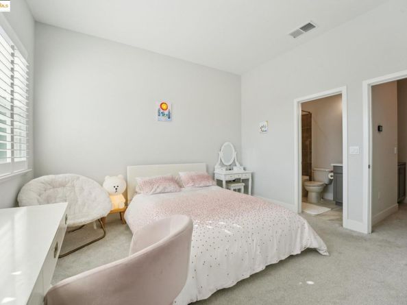 528 Martin Mariner Ave, Alameda CA 94501