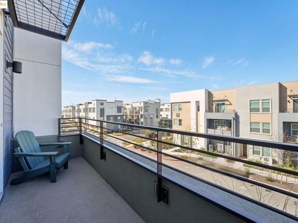 528 Martin Mariner Ave, Alameda CA 94501