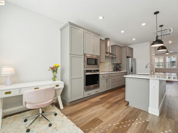 528 Martin Mariner Ave, Alameda CA 94501