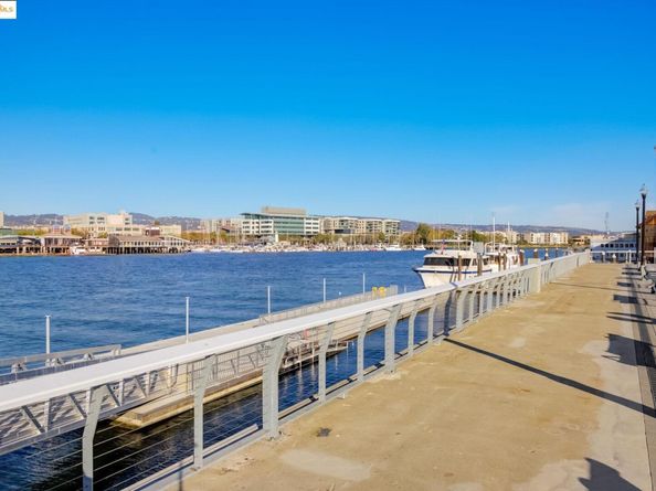 528 Martin Mariner Ave, Alameda CA 94501