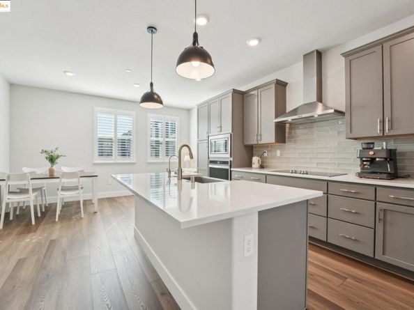 528 Martin Mariner Ave, Alameda CA 94501