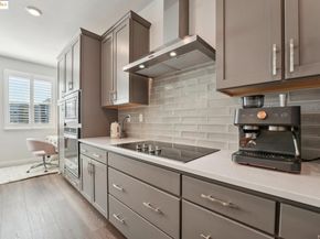 528 Martin Mariner Ave, Alameda CA 94501