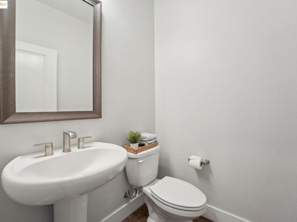528 Martin Mariner Ave, Alameda CA 94501