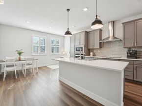 528 Martin Mariner Ave, Alameda CA 94501