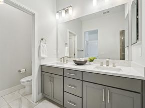 528 Martin Mariner Ave, Alameda CA 94501