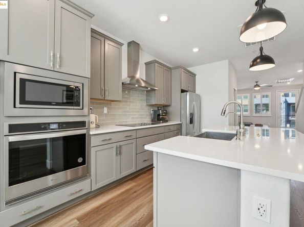 528 Martin Mariner Ave, Alameda CA 94501