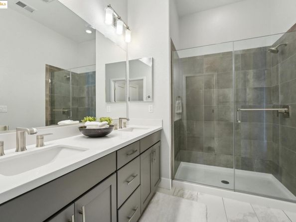 528 Martin Mariner Ave, Alameda CA 94501