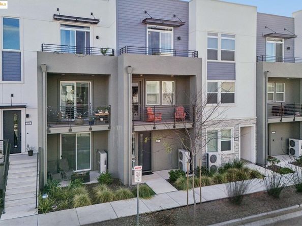 528 Martin Mariner Ave, Alameda CA 94501
