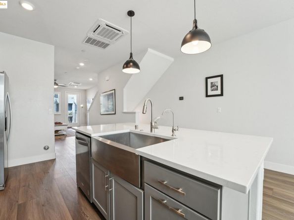 528 Martin Mariner Ave, Alameda CA 94501