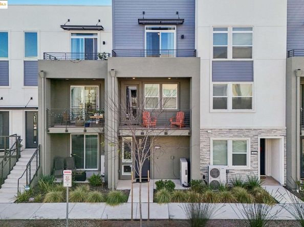 528 Martin Mariner Ave, Alameda CA 94501
