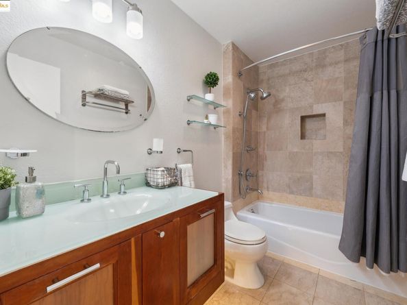 92 Schooner Ct, Richmond CA 94804