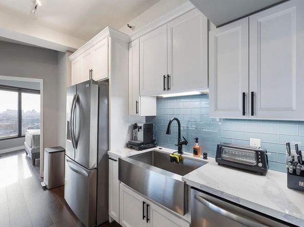 6363 Christie Ave. 2327, Emeryville CA 94608