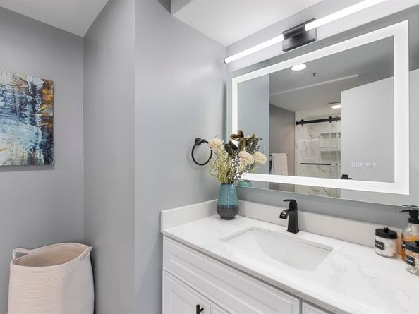 6363 Christie Ave. 2327, Emeryville CA 94608