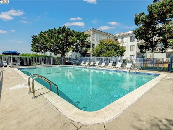 2 Admiral Dr 280, Emeryville CA 94608