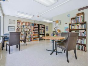 2 Admiral Dr 280, Emeryville CA 94608
