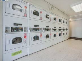 2 Admiral Dr 280, Emeryville CA 94608