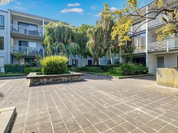 2 Admiral Dr 280, Emeryville CA 94608