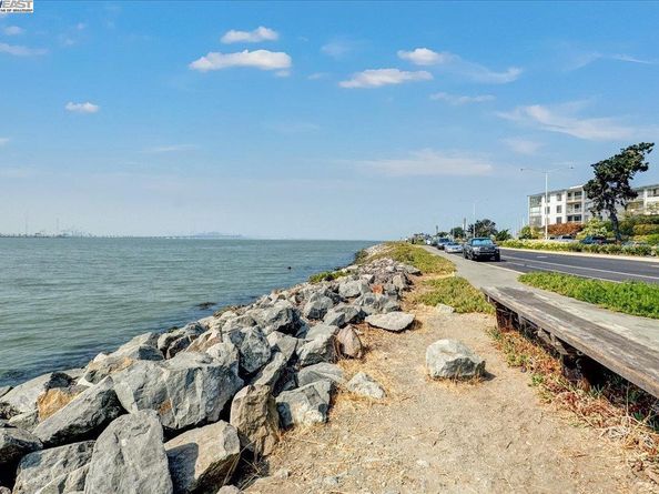 2 Admiral Dr 280, Emeryville CA 94608